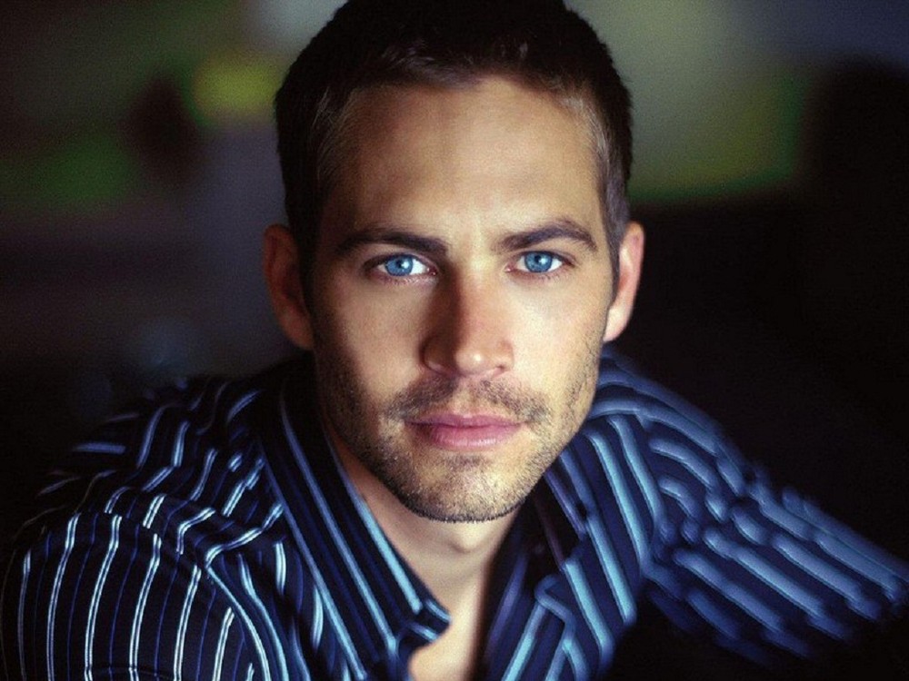 Ngày cuối cùng của tháng 11 cũng là ngày cả thế giới bàng hoàng nhận hung tin, tài tử Paul Walker qua đời ở tuổi 40 với bao dự định chưa kịp hoàn thành. Anh qua đời trong một vụ tai nạn xe hơi thảm khốc cùng người bạn thân. Nổi tiếng với vai diễn trong series phim Fast and Furious, sự ra đi của anh khiến người hâm mộ ngậm ngùi thừa nhận: trên phim kỹ xảo có thể giúp Paul đưa khán giả vào những cuộc đua nghẹt thở, nhưng ngoài đời thực, chẳng kỹ nào khiến anh thoát khỏi “lưỡi hái tử thần”.